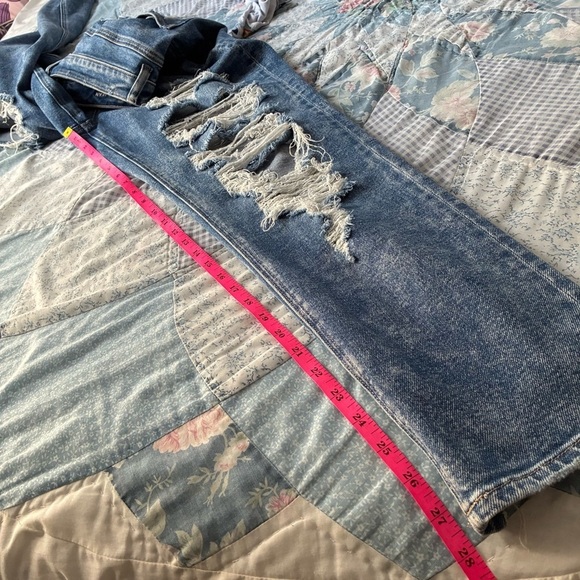 American Eagle Destroyed Stretch Mom Jean - Picture 10 of 10